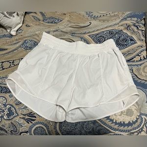 Lululemon HR hotty Hot 4 inch short